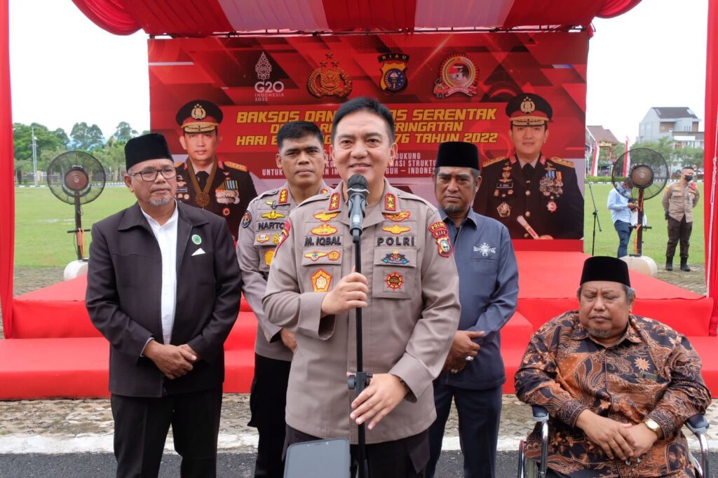 Bagikan 10 Ribu Paket Sembako Bakti Religi Road To 76, Kapolda Riau Mohammad Iqbal: Doa Itu Rohnya Ibadah