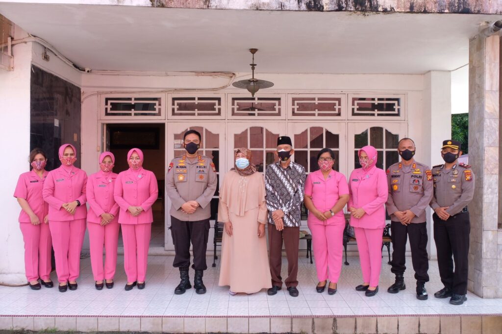 Silaturahmi ke Purnawirawan Polri, Kapolda Irjen Iqbal : Beliau Adalah Guru Panutan dan Senior Kami