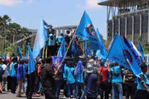 Aksi Unjuk Rasa DPD F.SPTI-K.SPSI Provinsi Riau Dikantor Gubernur Berjalan Kondusif