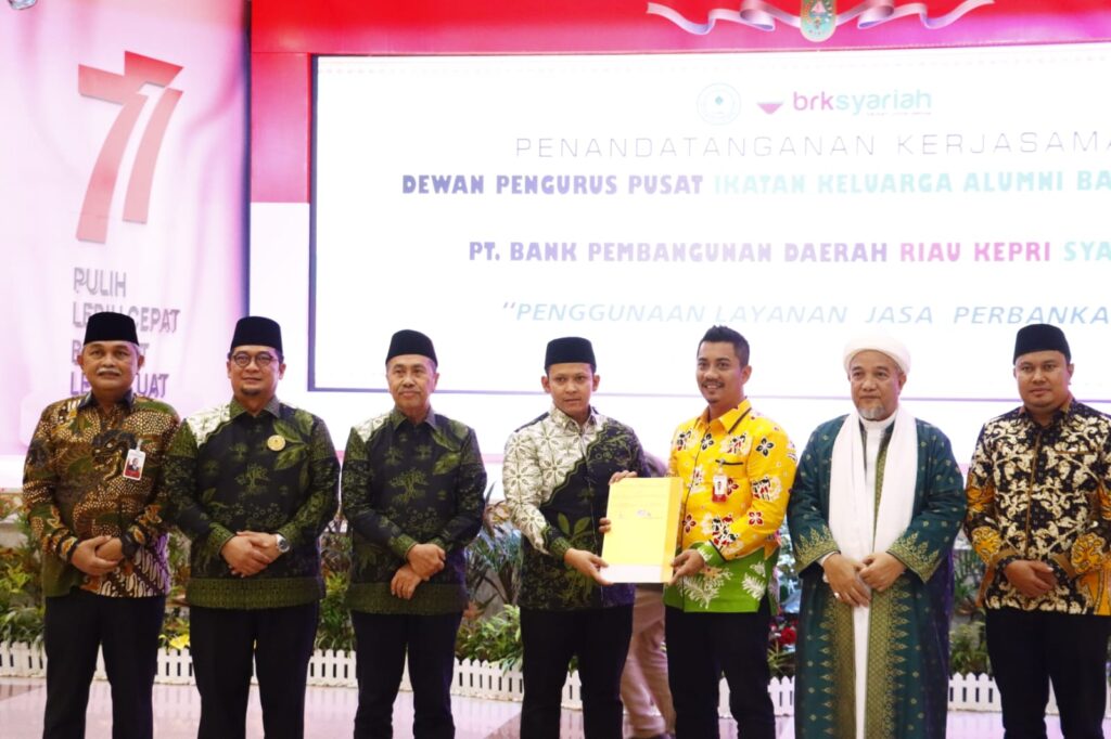 Wakil Ketua II DPRD Kabupaten Siak Androy Ade Rianda Hadiri Pengukuhan Ikatan Keluarga Alumni Babussalam