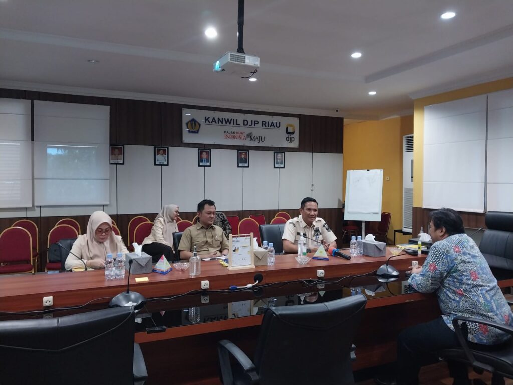 Bapenda dan DJP Kanwil Riau Bahas Sinergitas Penguatan Pajak Pusat dan Daerah di Kota Bertuah