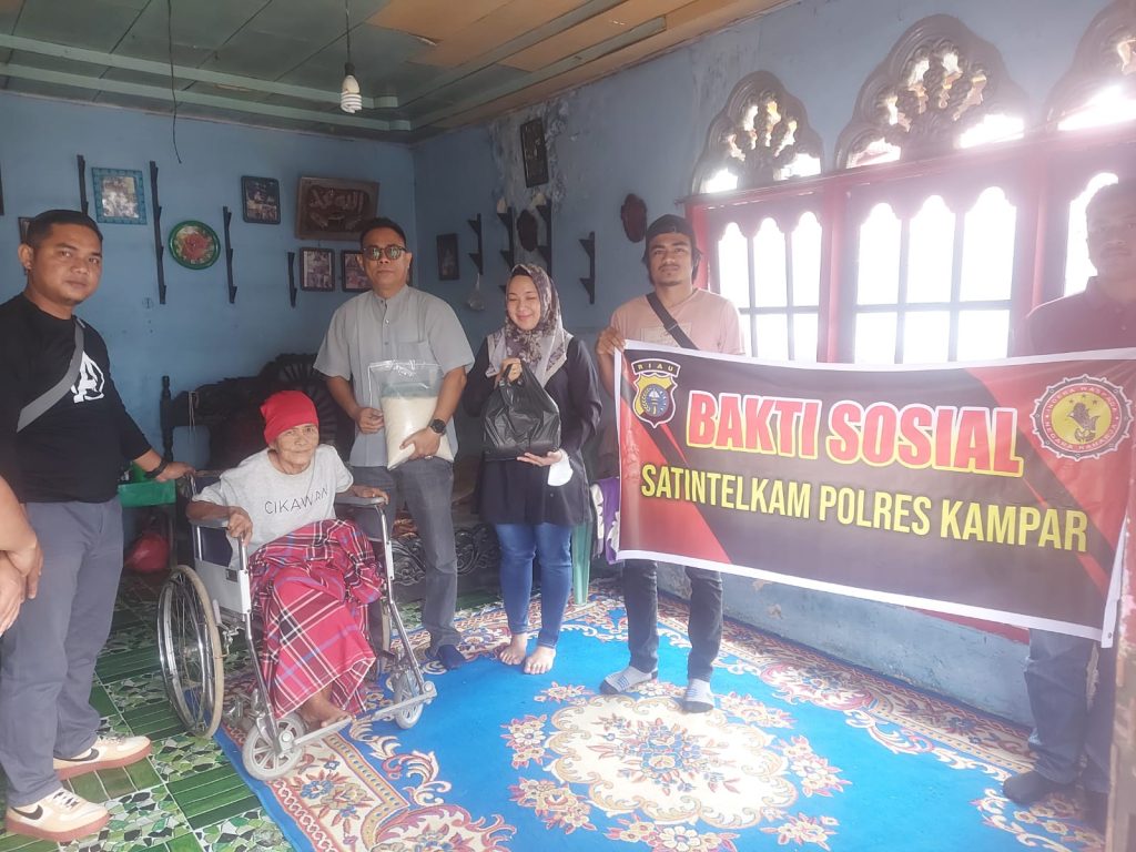 Kasat Intelkam Polres Kampar Bantu Warga Kurang Mampu di Bangkinang Kota