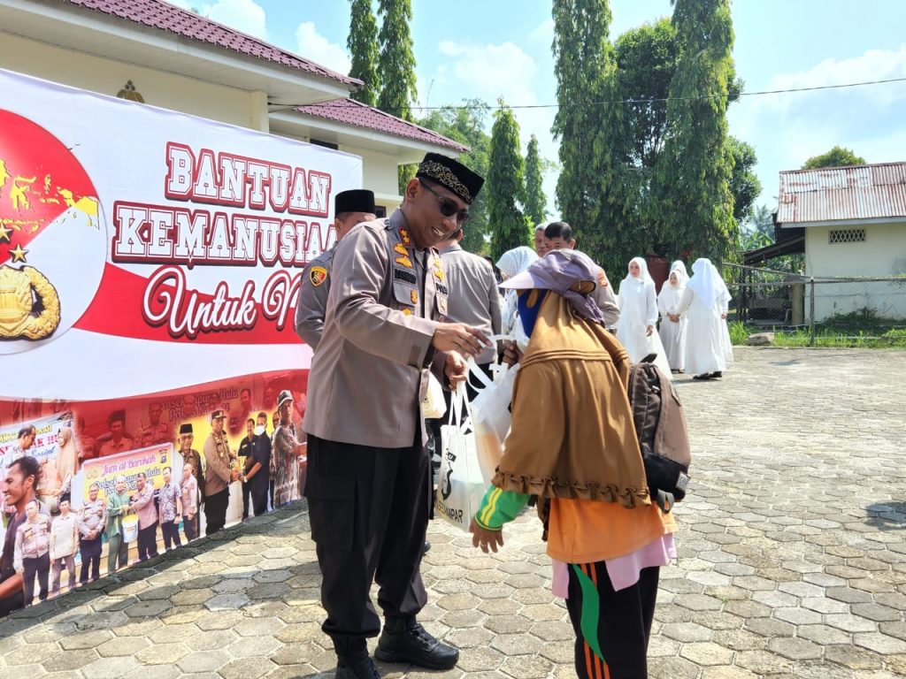Penuh Haru, 150 Petugas Kebersihan Lingkungan Hidup Kampar Dapat Paket Sembako dari Kapolres Kampar