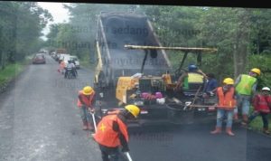 Jalan Simpang Lago Menuju KM 11 di Aspal Ulang Sepanjang 24,23 KM,Dengan Dana APBN