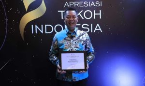 Pj Wako Pekanbaru Raih Penghargaan Kepala Daerah Terinovatif, Sekdako Pekanbaru Terima Piagam Penghargaan