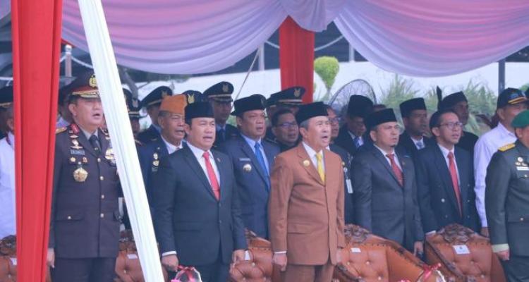 Pj Wali Kota Pekanbaru Saksikan Parade dan Defile Pasukan TNI-Polri