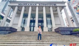 PENGKULTUSAN JOKOWI MEMBERANGUS DEMOKRASI