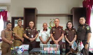 Kejari Kuantan Singingi Terima Pengembalian Keuangan Negara Sebesar Rp Rp. 320 Juta dari Ketua Koperasi Rindang