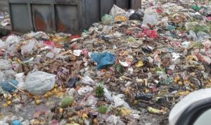 Lagi-lagi Sampah Berserakan di Jalan Agus Salim Pekanbaru, Pak Ingot Dimana ?