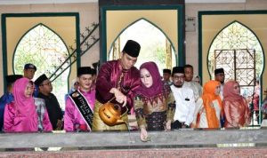 Dandim 0301 Pekanbaru Didampingi Ketua Persit Hadiri Ziarah Makam Marhum Pekan dan Petang Belimau