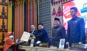 Terhadap LKPJ 2024, Bupati Bengkalis Dengarkan Pandangan Umum Fraksi dan Beri Jawaban