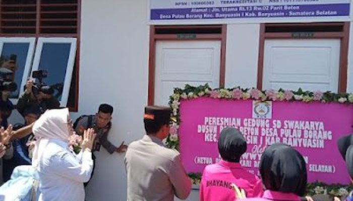 Wabup Banyuasin dan Kapolda Sumsel Resmikan Gedung SD Swakarya di Pulau Borang