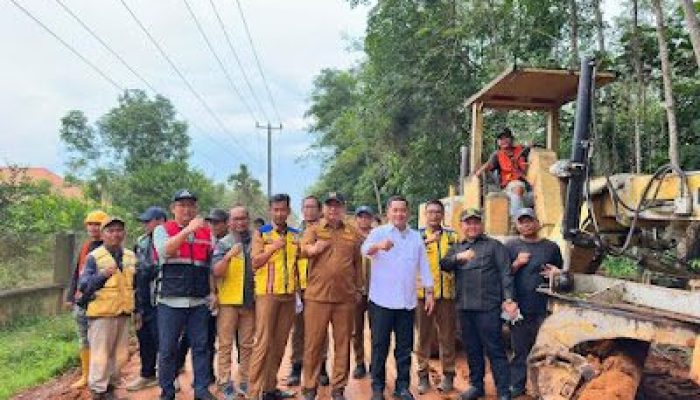 Pastikan Peningkatan Jalan Lancar, Bupati Banyuasin Tinjau Jalan Rambutan Mendal-Mendil
