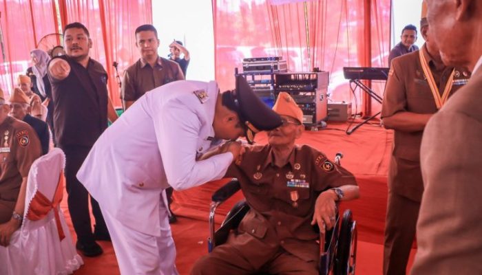 Veteran Pekanbaru Terima Sagu Hati dan Jamuan Spesial di Hari Pahlawan