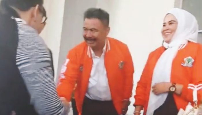 PDK Kosgoro Riau Sambut Kedatangan Ketua Umum Dr. Dave Laksono di Bandara SSK II Pekanbaru