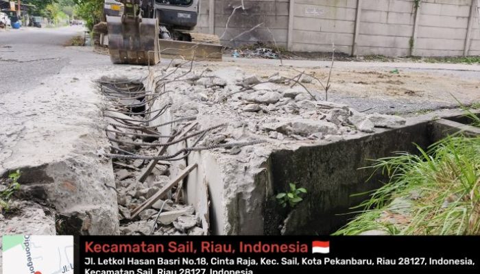 Alat Berat Bongkar Drainase di Belakang Bundaran Kris, Diduga Akibat Pembayaran yang Belum Diselesaikan Pemko Pekanbaru