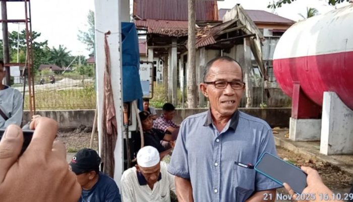 Laut Memanggil, Tapi Solar Tak Datang: Nelayan Bantan Terkurung Satu Laporan