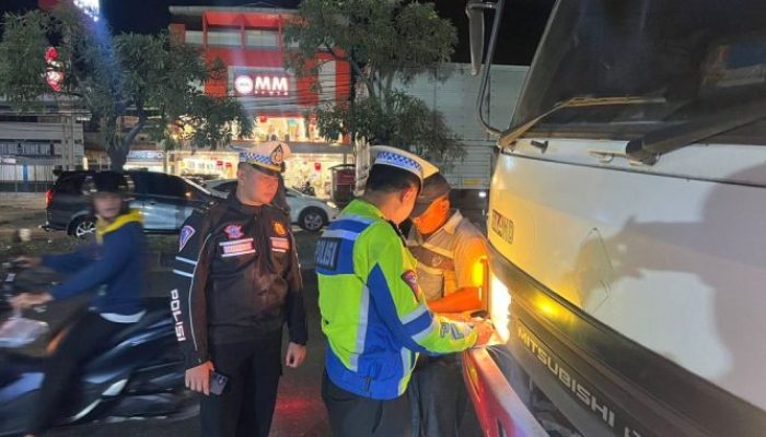 Truk “Gajah” Masih Nekat Masuk Kota, Satlantas Pekanbaru Kerahkan Personel di Titik Rawan
