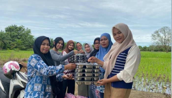 Sentuh Hati Balita, Petugas MBG di Rohil Antar Gizi Sambil Bernyanyi