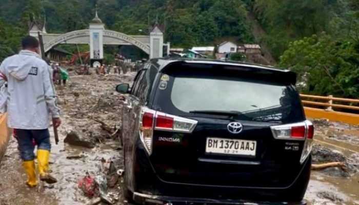 Banjir Bandang Padang Panjang Telan Belasan Korban, Anggota Polda Riau Gugur