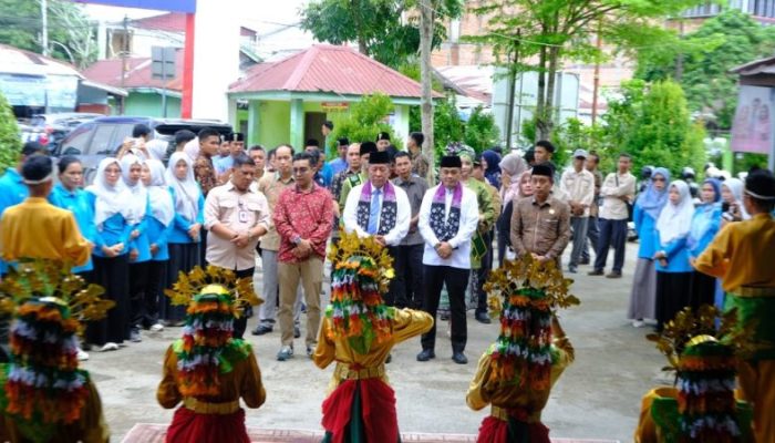 503 Pelajar Tanjabbar Terima Bantuan Dumisake, Pemprov Pastikan Tak Ada Anak Putus Sekolah