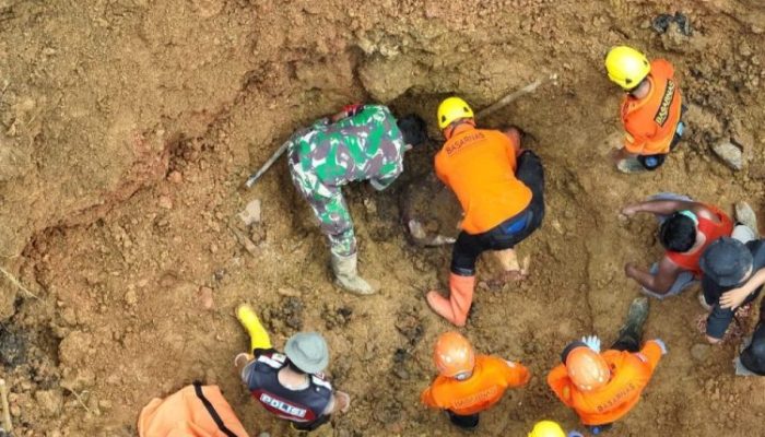 10 Rumah Tertimbun, 22 Warga Jadi Korban: Operasi SAR di Tapsel Berlanjut