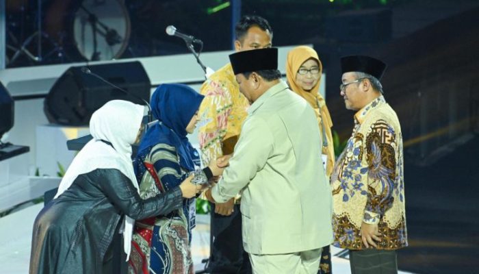 Guru Garda Depan Pendidikan, Presiden Beri Anugerah untuk Tiga Pahlawan Literasi