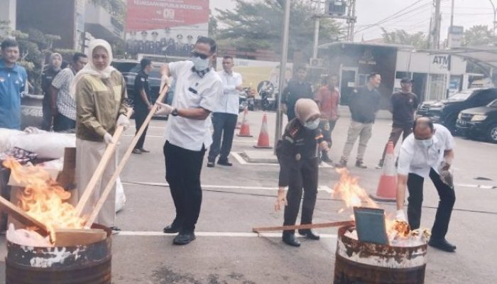 Ribuan Barang Bukti Dimusnahkan Kejari Pekanbaru, 777 Perkara Tuntas Inkrah