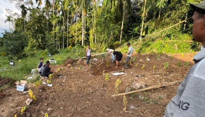 Jenazah Tak Utuh dan Tanpa Identitas, Warga Agam Lakukan Pemakaman Massal