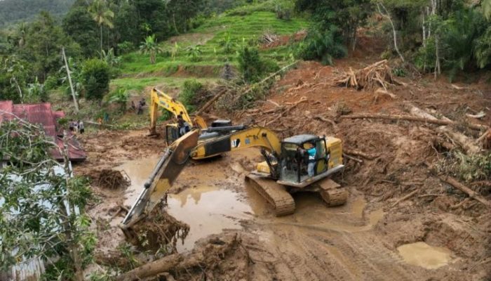 Akses Rusak 555 Titik, BNPB Kerahkan Alat Berat dan Jembatan Darurat di Sumbar