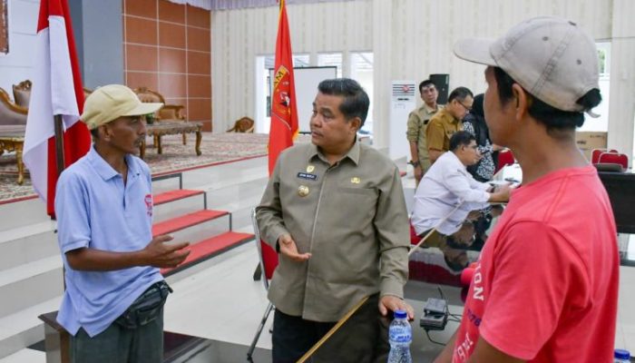 Enam Keluarga Belum Ditemukan, Id Mulyadi Gantungkan Harapan di Tengah Reruntuhan Agam