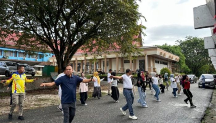 Jaga Silaturahmi, Diskominfo Kampar Rutin Gelar Senam Jumat Pagi