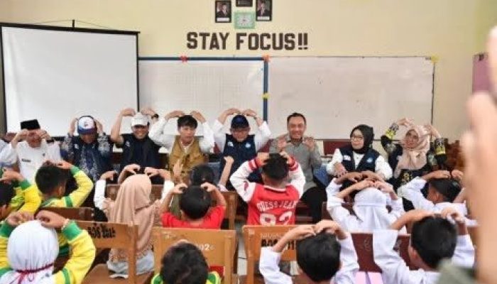 423 Sekolah Rusak di Sumbar, Kemendikdasmen Kirim Tenda Darurat dan Santunan Korban