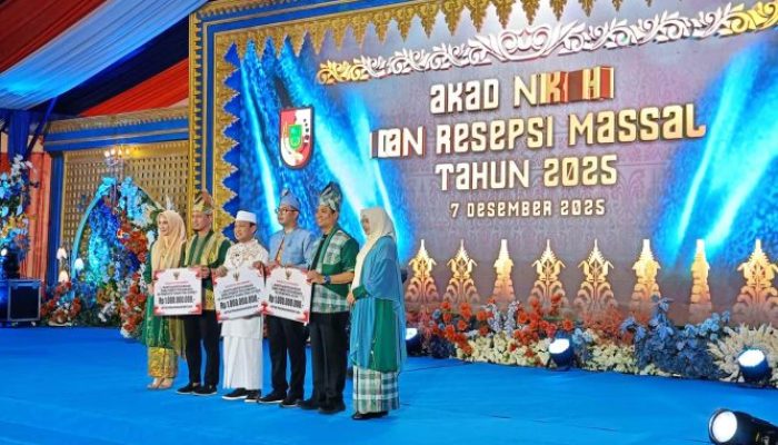 Pemko Pekanbaru Serahkan Donasi Rp3 Miliar ke Korban Bencana Sumatera