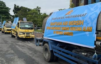 Banjir Bandang Sumbar Makin Parah, Polda Riau Kirim 200 Ribu Ton Air Bersih