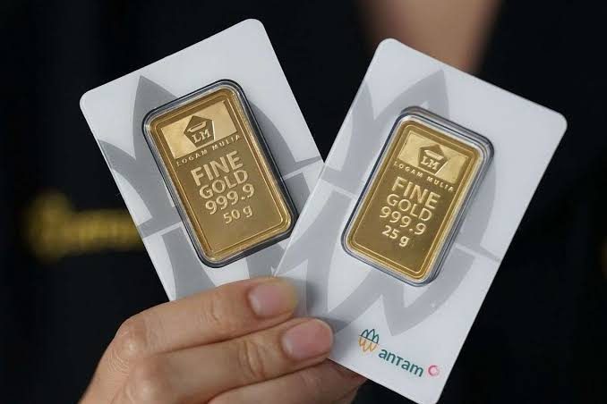 Harga Emas Antam Hari Ini Tak Berubah, Buyback Turun Rp6 Ribu