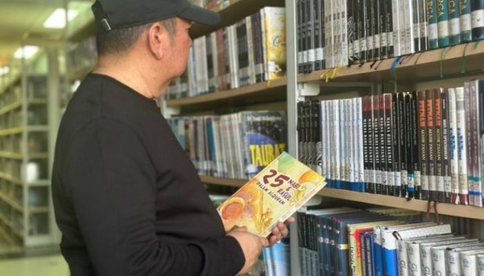 Selain Buku Konvensional, Perpustakaan Soeman Hs Juga Miliki Buku Digital