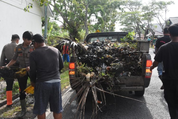 Drainase Dibersihkan, Bengkalis Bergerak Hadapi Cuaca Ekstrem