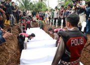 Dua Pekan di RSUD Lubuk Basung, 10 Jenazah Korban Galodo Akhirnya Dikuburkan Bersama