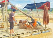 Pelaku PETI Kabur, Polisi Musnahkan Tiga Rakit Tambang Ilegal di Hutan Ulayat Kuansing