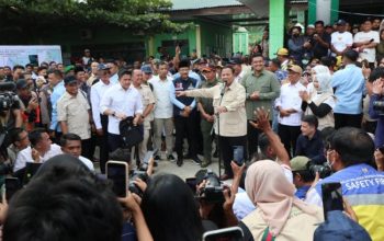Tinjau Banjir Langkat, Presiden Pastikan Air Bersih dan Perlindungan Warga Rentan