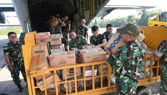 4,2 Ton Bantuan Kemanusiaan Dikirim dari Pekanbaru ke Aceh via Hercules