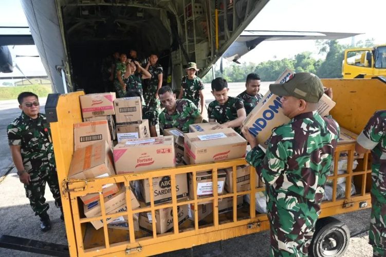 4,2 Ton Bantuan Kemanusiaan Dikirim dari Pekanbaru ke Aceh via Hercules