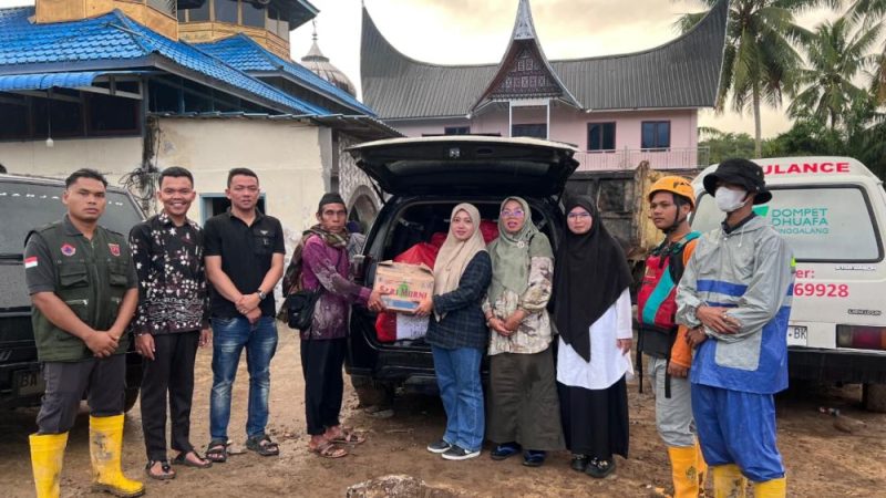 KPU Riau Kirim Bantuan Pakaian untuk Korban Bencana di Sumbar dan Sumut