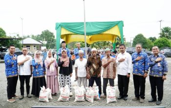 Janji Kepada Warga Ditunaikan, Pemkab Kampar Salurkan Beras Premium