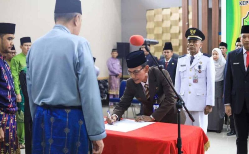 Penyegaran Birokrasi Akhir Tahun, Wabup Meranti Lantik 24 Pejabat