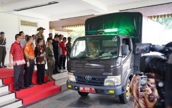 Riau Kirim Bantuan Tahap II ke Sumut dan Aceh, Empat Truk Logistik Diberangkatkan
