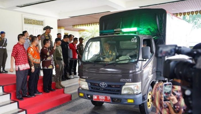 Riau Kirim Bantuan Tahap II ke Sumut dan Aceh, Empat Truk Logistik Diberangkatkan