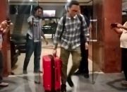 KPK Bawa Dua Koper Dokumen Usai Geledah Kantor dan Rumah Dinas Bupati Inhu