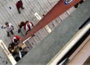 Kamar Hotel Terbakar, Tamu New Hollywood Pecahkan Kaca Demi Selamat